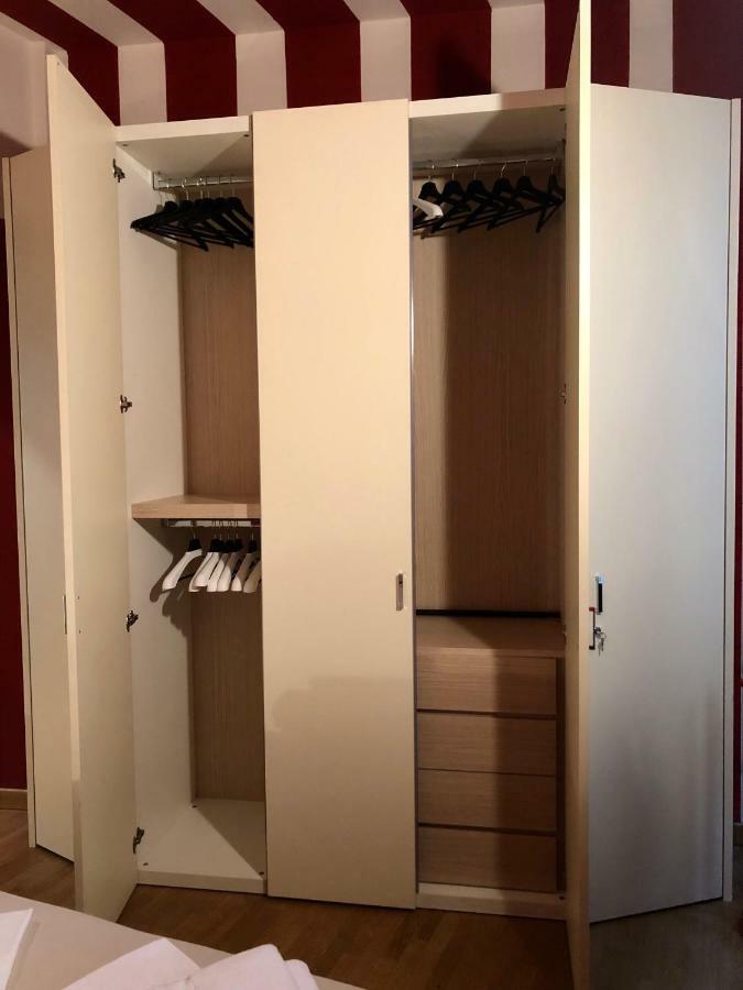 La Via Degli Artisti Apartman Arona Kültér fotó