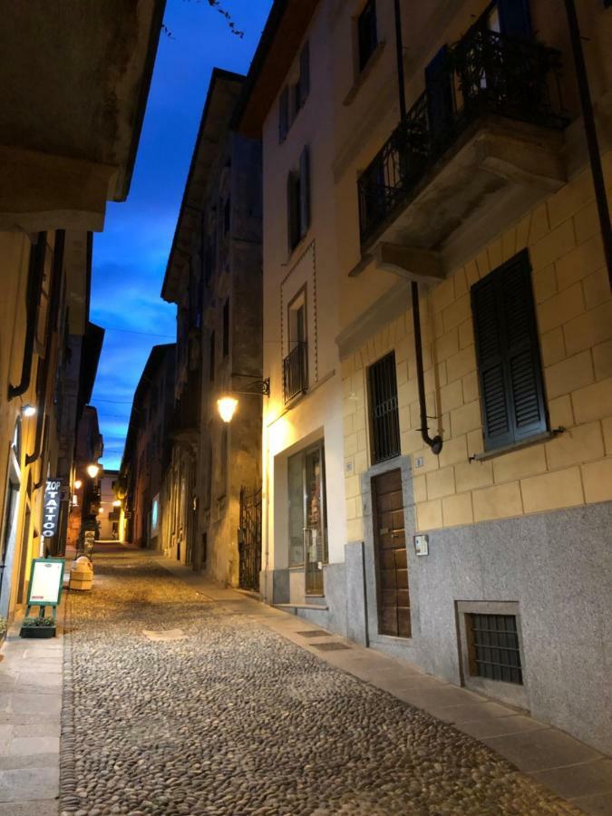La Via Degli Artisti Apartman Arona Kültér fotó
