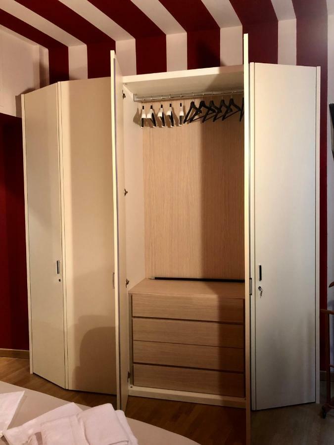 La Via Degli Artisti Apartman Arona Kültér fotó