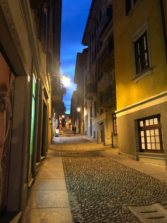 La Via Degli Artisti Apartman Arona Kültér fotó